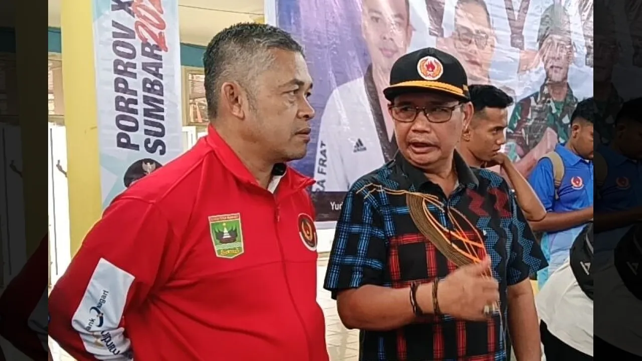 Ketua KONI Kota Padang, Erianto dan Bendum KONI, Zulhardi Z. Latif Pantau Perjuangan Atlet Taekwondo di Porprov XVI Sumbar